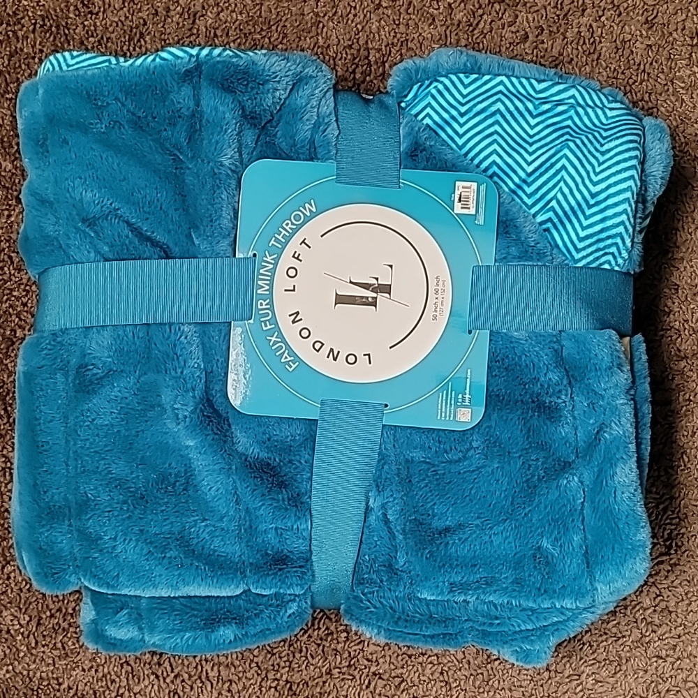 London Loft Faux fur Throw